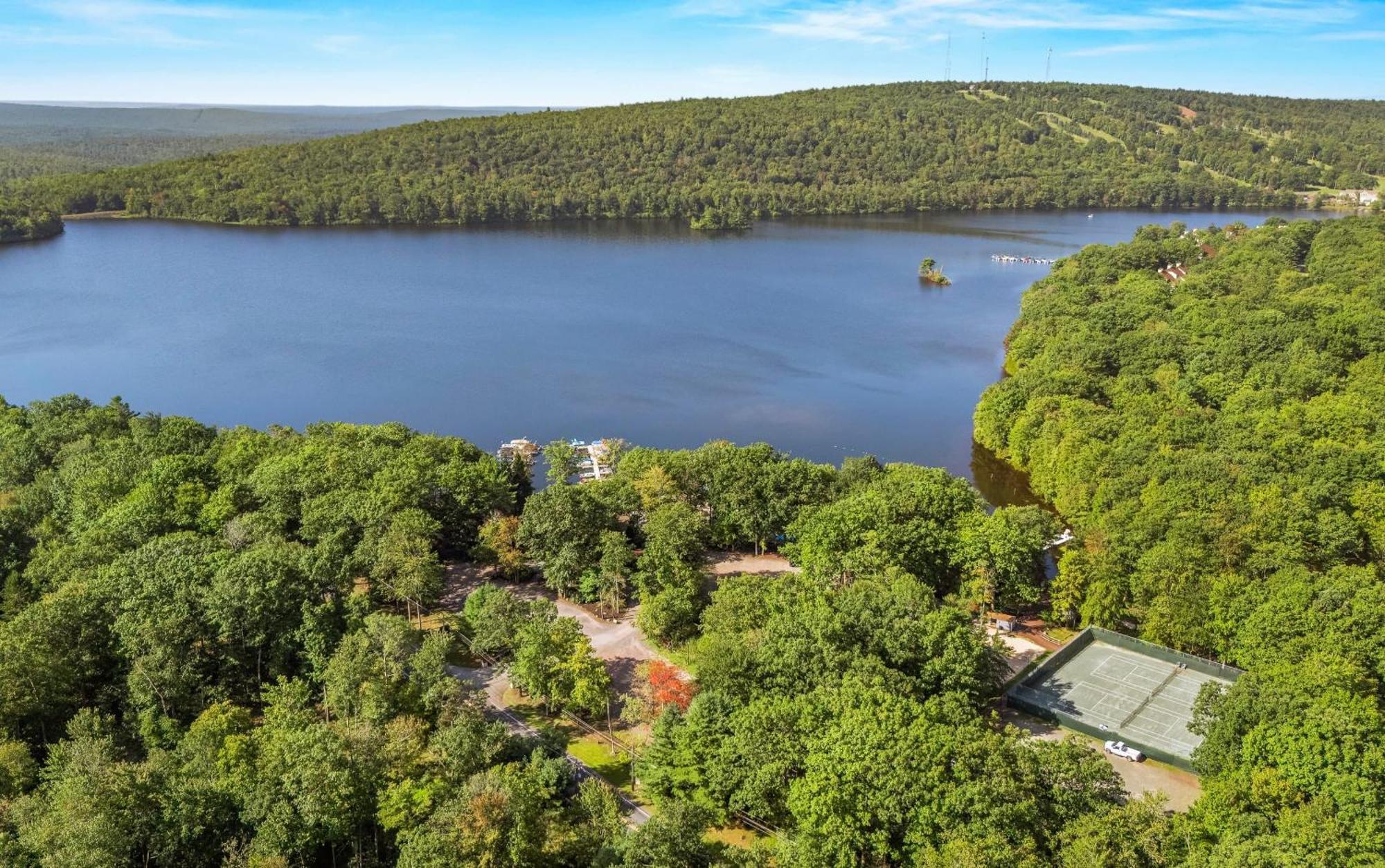 Casa de férias Highland Hideaway By Avantstay Group Poconos Retreat W Patio Game
